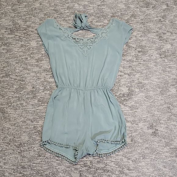 Shorts romper in sage green - Picture 5 of 12